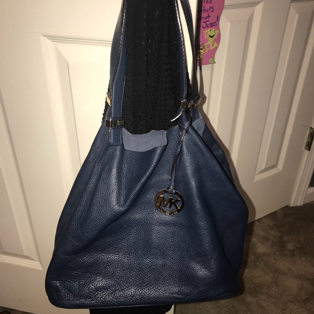 Navy Blue Micheal Kors Bucket Bag